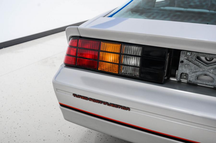Детали экстерьера Chevrolet Camaro Z28 IROC-Z (1FP87) 1985 года  (фото 56 из 124)